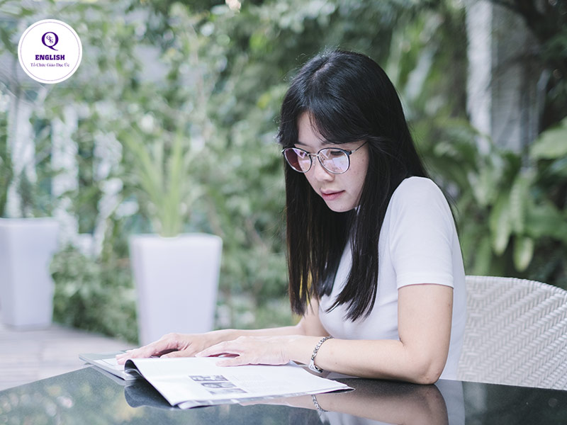 Giỏi tiếng Anh giúp nhân sự marketing đọc nhiều sách, báo chuyên ngành nhiều hơn.