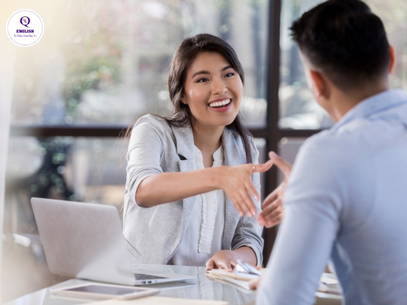 Giao tiếp lưu loát bằng tiếng Anh là một điểm cộng trong mắt nhà tuyển dụng