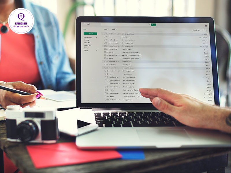 Hãy đọc lại để hoàn thiện email trước khi gửi nhé