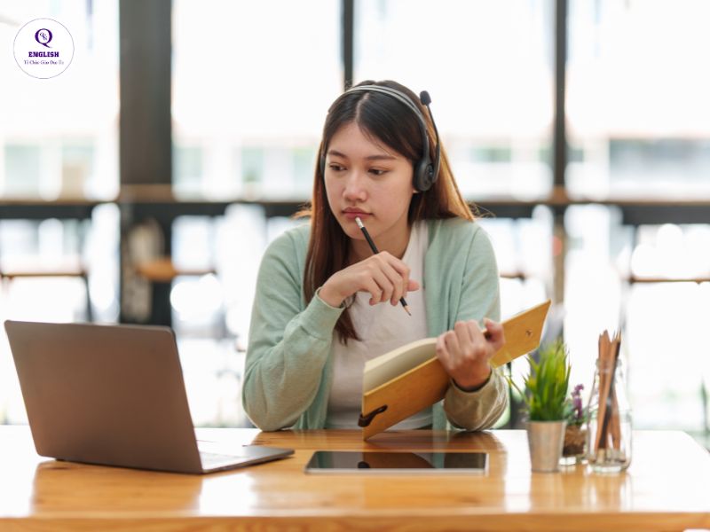Học tiếng Anh giao tiếp tại nhà với chủ đề về chuyên ngành Kinh tế