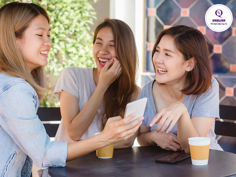 bạn bè người thân là nguồn đánh giá review trung tâm tiếng anh cho người đi làm hiệu quả