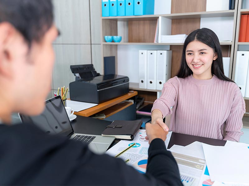hãy áp dụng những mẫu câu tiếng Anh giao tiếp kinh doanh trên khi bạn muốn có giá mua hàng phải chăng nhất
